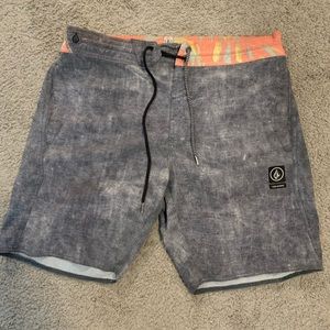 Mens Volcom Board shorts Medium w Pockets